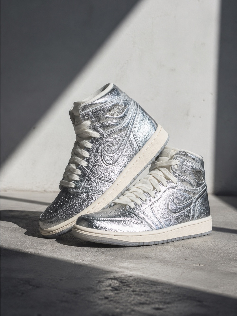 WMNS Air Jordan 1 Retro High OG – Size 6.5